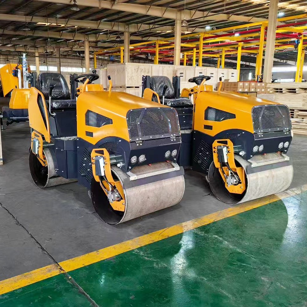 山東思拓瑞克公司6臺單雙鋼輪座駕壓路機及其他系列路面修復(fù)設(shè)備出口泰國曼谷